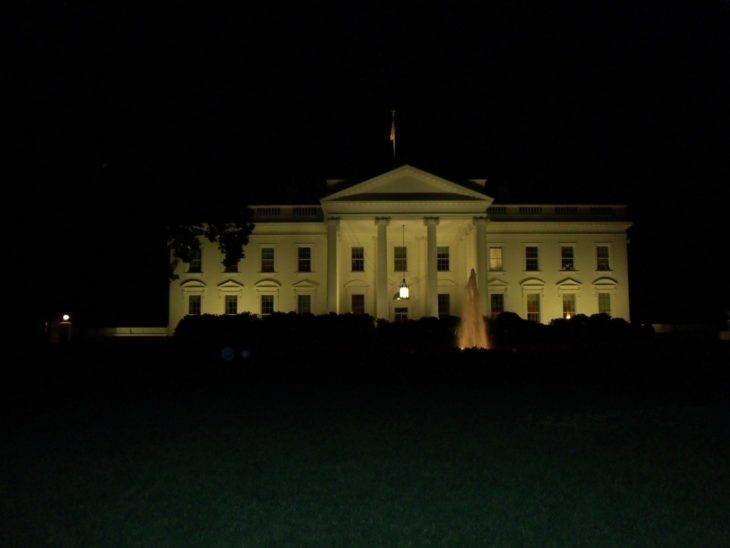 white house at night 1