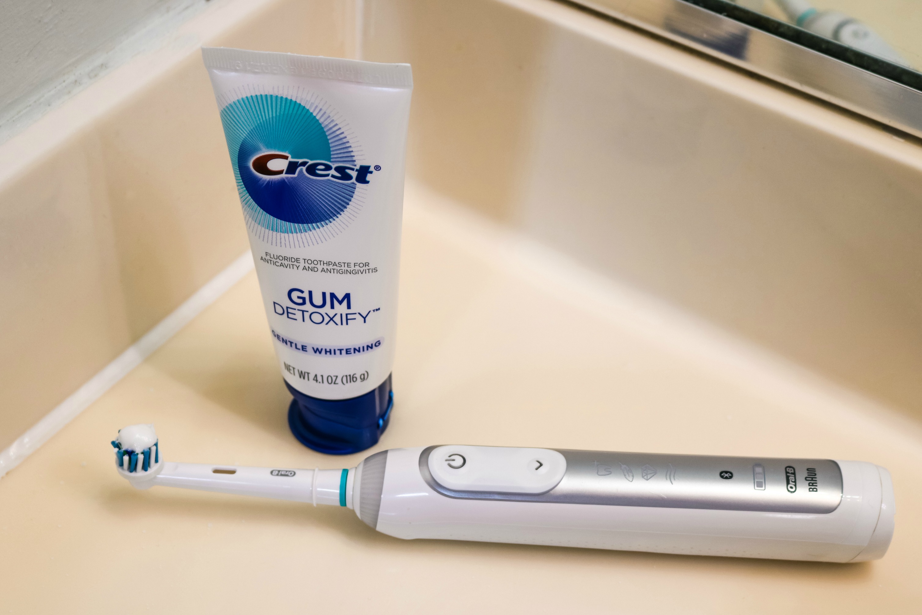 crest gum detoxify  toothpaste
