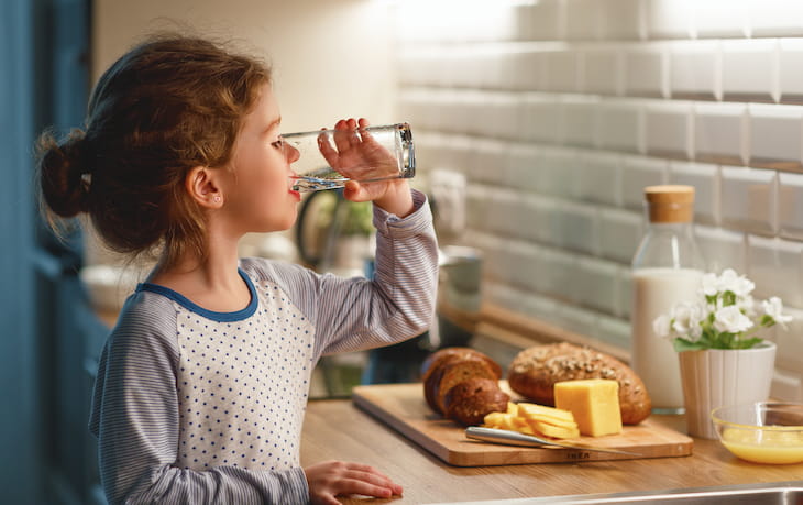 How To Keep Kids Hydrated in the Summer: 4 Smart Tips