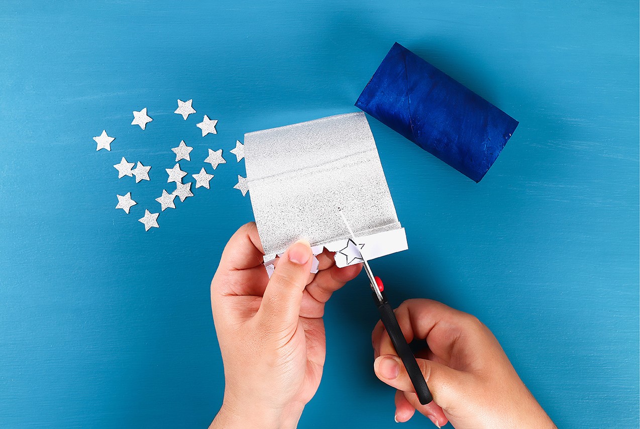 4th Of July Patriotic Windsock Craft | MomsWhoSave.com