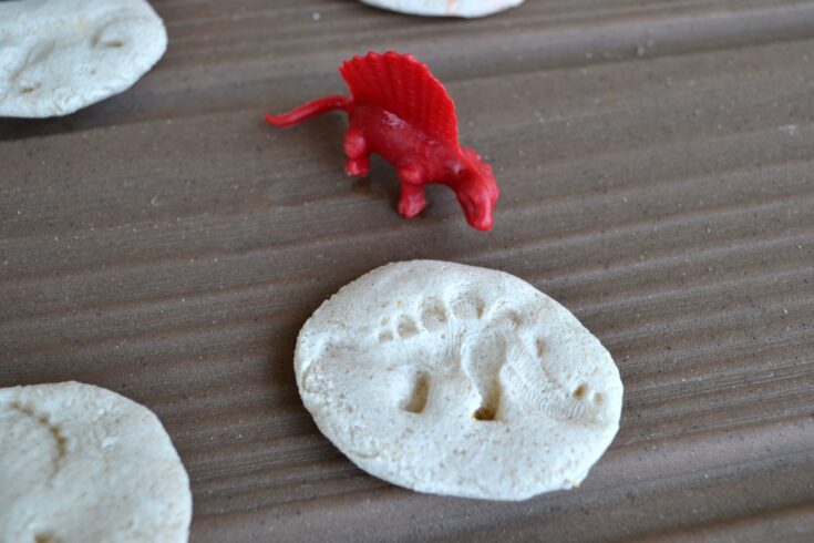 DIY Dinosaur Fossils A FandangoFamily JurassicWorld feature with Mommy Snippets 1 scaled 1