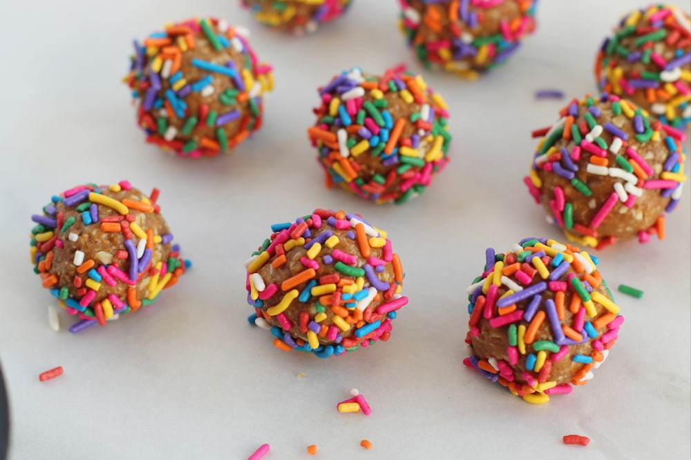 Healthy Birthday Cake Protein Balls (Easy No-Bake Recipe) | MomsWhoSave.com