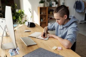 How to Choose the Best Study Table for Your Child
