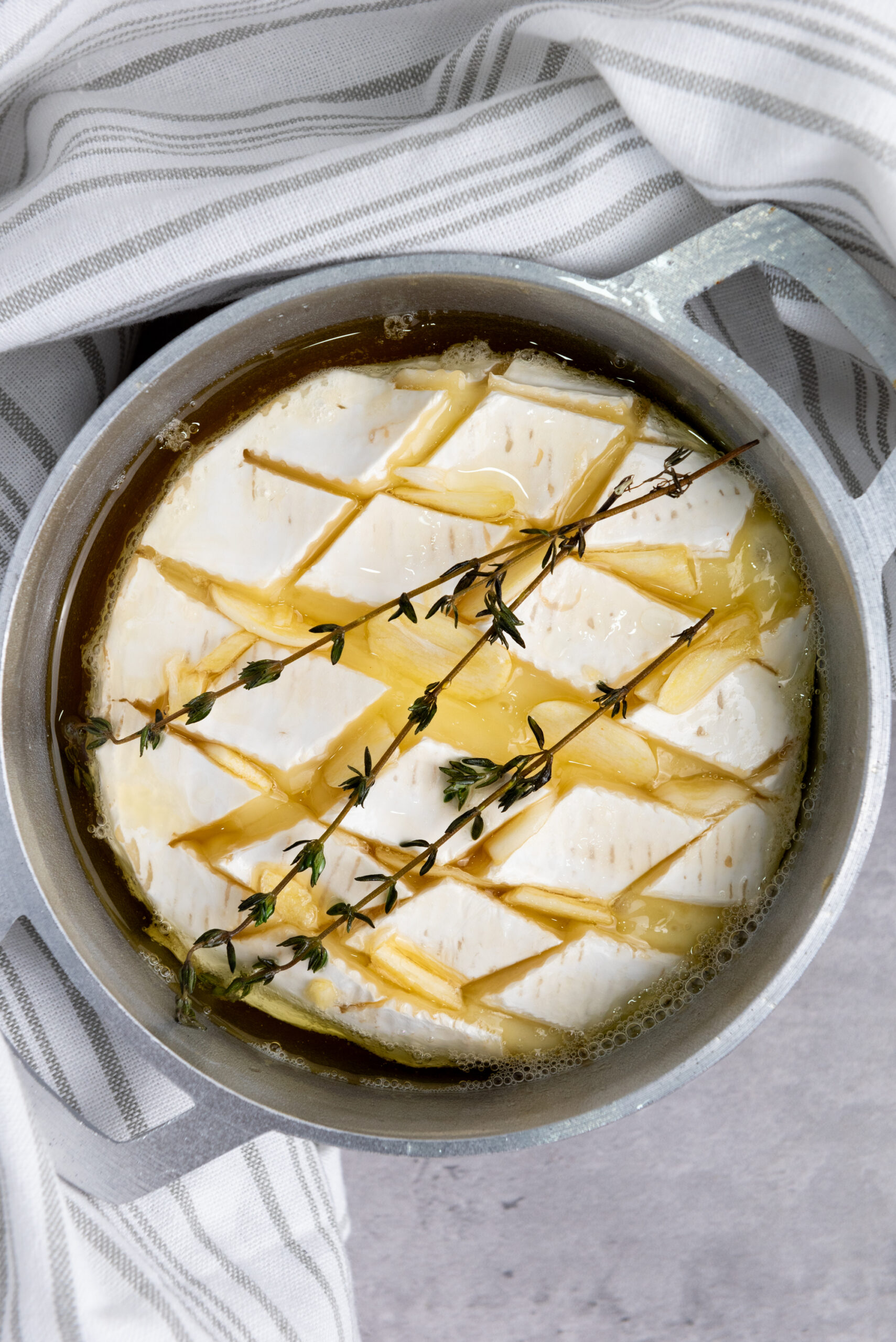 Baked Brie With Garlic And Honey (A Simple, Elegant Appetizer ...
