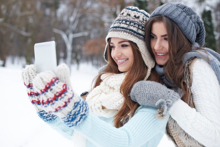Cold Weather Fashion: 4 Essential Winter Accessories