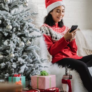 4 Online Christmas Card Platforms That Feel Truly Personal (2026 Guide)
